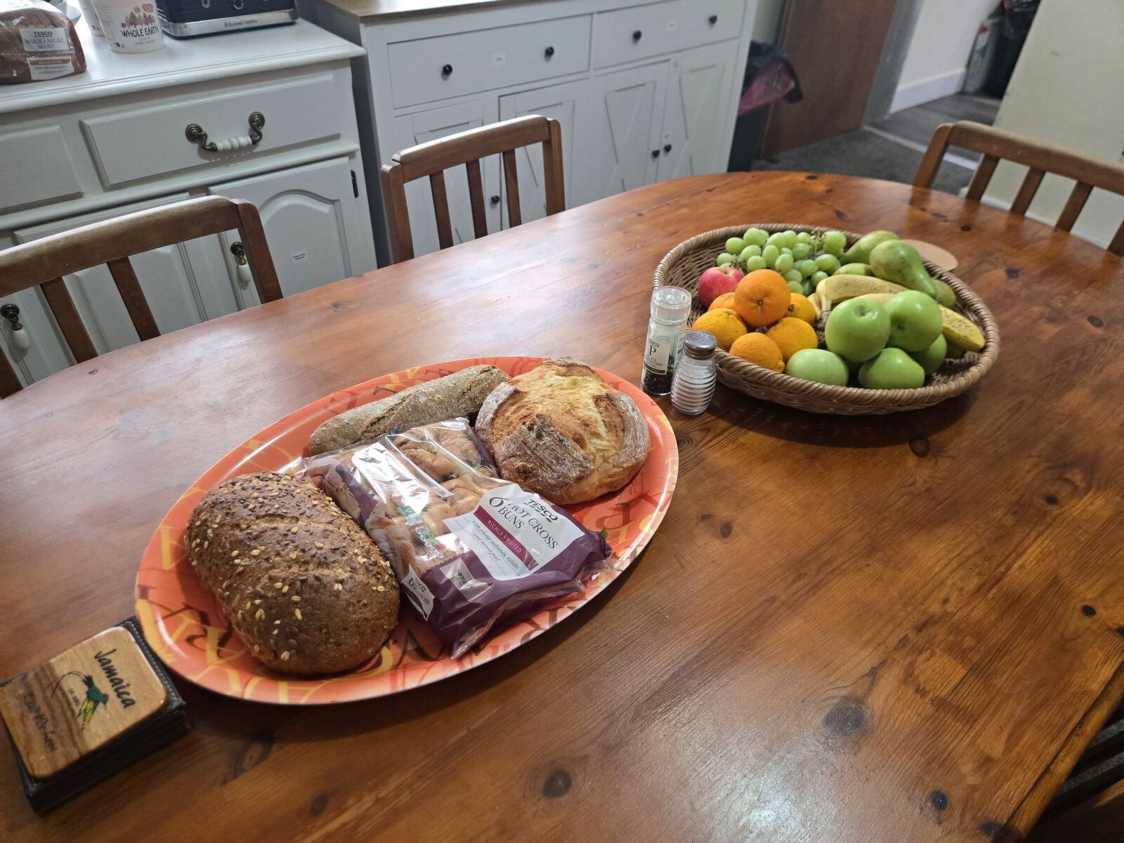 Bread and a bowl of fruit on the dining table
